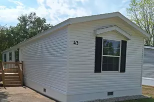 215 N McKay Ave, Alexandria, MN 56308 - Photo 2