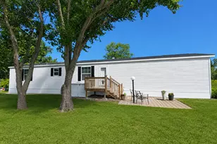 215 N McKay Ave, Alexandria, MN 56308 - Photo 1