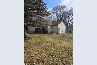 1121 S Vine Street, Fergus Falls, MN 56537 - Photo 2