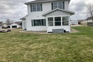 1305 5th St NE, Waseca, MN 56093 - Photo 4