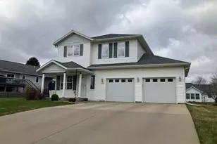 1305 5th St NE, Waseca, MN 56093 - Photo 2