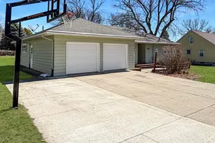 841 Redwood Dr, Fairmont, MN 56031 - Photo 1