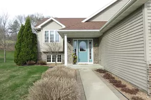 924 Balsam Ct NE, Pine Island, MN 55963 - Photo 4