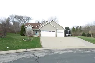 924 Balsam Ct NE, Pine Island, MN 55963 - Photo 2