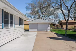 9207 Washington St NE, Blaine, MN 55434 - Photo 28