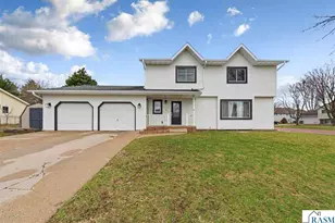 229 Wadsworth Dr, Mankato, MN 56001 - Photo 2