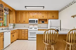 39074 Riverside Ct, North Branch, MN 55056 - Photo 10