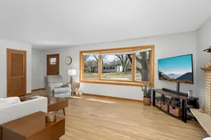 8190 Duluth St, Golden Valley, MN 55427 - Photo 4