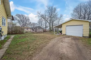 722 E 3rd St, Fairmont, MN 56031 - Photo 32