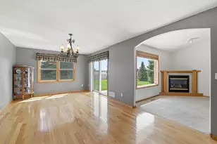 911 Prairie Oak Dr, Belle Plaine, MN 56011 - Photo 2