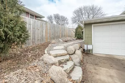 107 S Belmont Drive, Mankato, MN 56001 - Photo 44