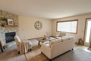 6811 York Pl N, Brooklyn Center, MN 55429 - Photo 4