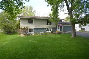 3995 Stockdale Dr, Vadnais Heights, MN 55127 - Photo 2
