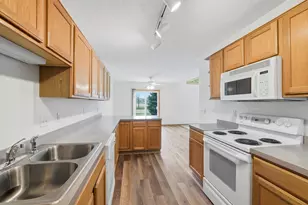 1673 Lexington Ln, Shakopee, MN 55379 - Photo 10