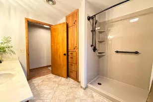809 W Lake Ave, Worthington, MN 56187 - Photo 32