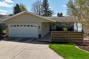 809 W Lake Ave, Worthington, MN 56187 - Photo 2