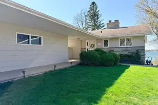 809 W Lake Ave, Worthington, MN 56187 - Photo 4