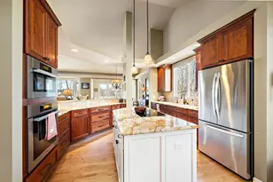 10013 Waterfront Dr, Woodbury, MN 55129 - Photo 10