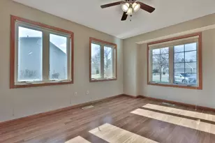 897 Evergreen Ct, Vadnais Heights, MN 55127 - Photo 32