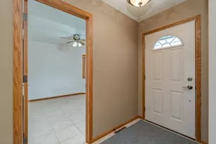 100 Crystal Ln, Mankato, MN 56001 - Photo 4