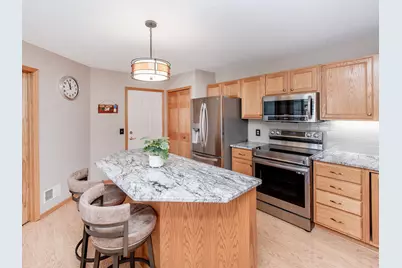 7565 Ojibway Park Court, Woodbury, MN 55125 - Photo 10