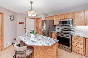 7565 Ojibway Park Ct, Woodbury, MN 55125 - Photo 10