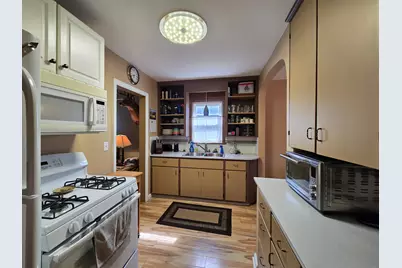 418 Skaro Street, Saint Peter, MN 56082 - Photo 6