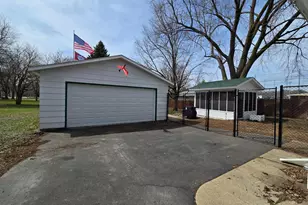 418 Skaro St, Saint Peter, MN 56082 - Photo 24