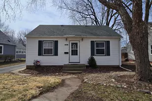 418 Skaro St, Saint Peter, MN 56082 - Photo 2