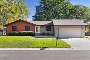 6802 Cottonwood Ln N, Maple Grove, MN 55369 - Photo 2