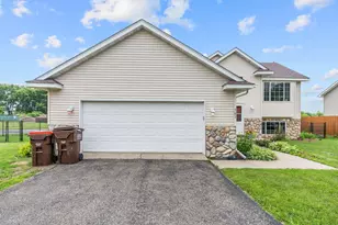 303 Bavaria Ln, Waverly, MN 55390 - Photo 4