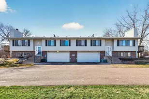 980 Greenhaven Dr, Vadnais Heights, MN 55127 - Photo 2