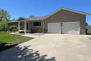 4806 22nd St NE, Willmar, MN 56201 - Photo 2