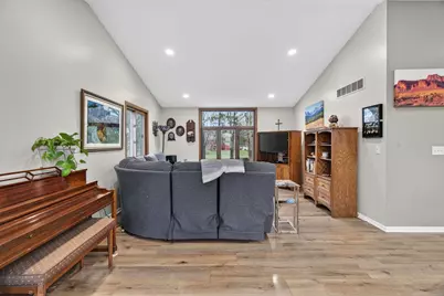 4137 Sylvan Court SE, Rochester, MN 55904 - Photo 6