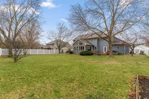 10129 Horseshoe Trail, Eden Prairie, MN 55347 - Photo 2