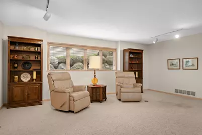 7160 Oak Pointe Curve, Bloomington, MN 55438 - Photo 32