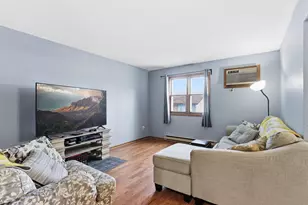 906 Galtier St, Saint Paul, MN 55117 - Photo 6