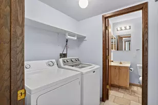 9843 Cavell Cir, Bloomington, MN 55438 - Photo 20