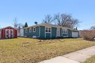1409 13th Ave N, Moorhead, MN 56560 - Photo 2