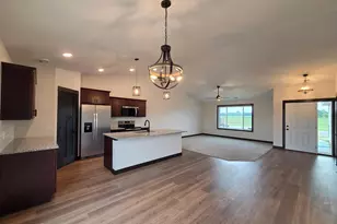 1088 Cullen St, Saint Peter, MN 56082 - Photo 10