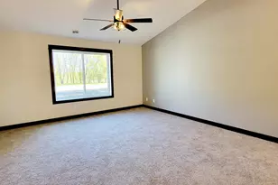 1088 Cullen St, Saint Peter, MN 56082 - Photo 12