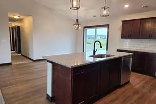 1088 Cullen St, Saint Peter, MN 56082 - Photo 6