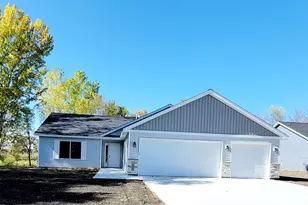 1088 Cullen St, Saint Peter, MN 56082 - Photo 4