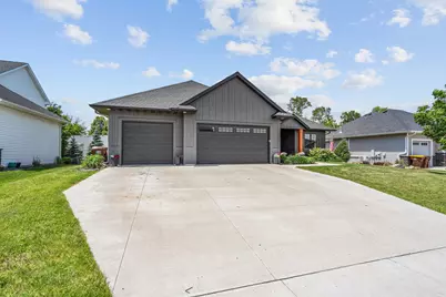 702 Eastland Avenue SE, New Prague, MN 56071 - Photo 2