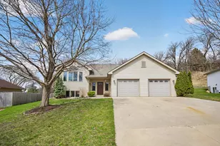 530 Cedar Ct NE, Pine Island, MN 55963 - Photo 2