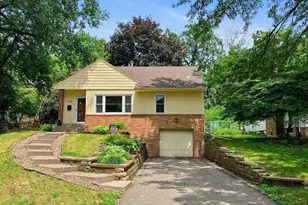 568 Frontenac Pl, Saint Paul, MN 55104 - Photo 2