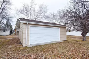 610 Kneale Ave S, Thief River Falls, MN 56701 - Photo 44