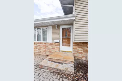 610 Kneale Avenue S, Thief River Falls, MN 56701 - Photo 2