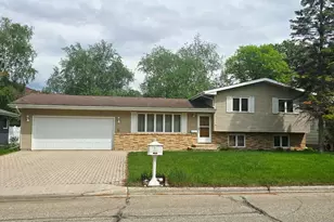 610 Kneale Ave S, Thief River Falls, MN 56701 - Photo 1