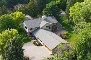 14 Mid Oaks Rd, Roseville, MN 55113 - Photo 2